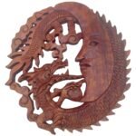 Panel de Madera Tallada - Cara de Luna y Dragón - 30 cm
