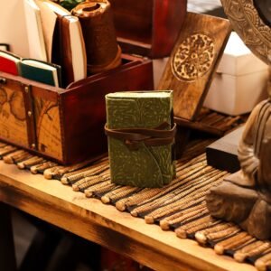 Cuaderno grueso de cuero con borde deckle – Patrón de laberinto verde – 12.7×8.9 cm - Imagen 1