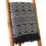 Manta de Algodón 125x150 cm - Gris Geométrico con Borlas