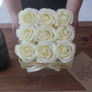 Caja Corazón con 13 Rosas de Jabón Color Crema - Imagen 9
