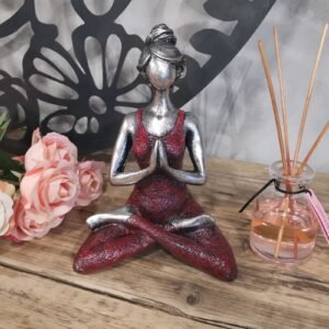Figura Mujer Yoga Plata y Burdeos 24 cm - Decoración Zen - Imagen 3