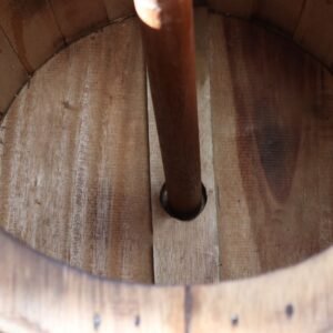 Mesa Auxiliar Barril de Madera con Soporte para Sombrilla - Imagen 4