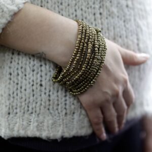 Pulsera Boho de Cuentas Oro y Bronce - Cierre de Madera - Imagen 3