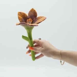 Lirios de Fieltro en Colores Surtidos - Hechos en Nepal - Imagen 3