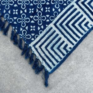 Manta de Algodón Índigo "Kasba Tiles" - Hecha a Mano (170x120 cm) - Imagen 4