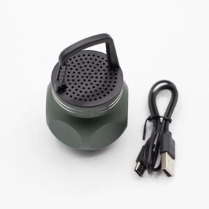 Altavoz mini verde con gancho para acampar