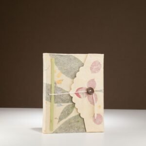 Cuaderno Artesanal Lokta Bougainvillea – Mediano (15x12 cm) con 45 Hojas - Imagen 4