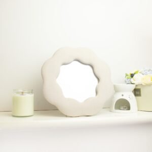 Espejo Decorativo Suave en Forma de Flor – Marco Ondulado Beige Piedra - Imagen 2