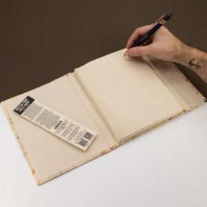 Cuaderno Artesanal Lokta de Algodón Reciclado – Grande (21x15 cm) con Marcapáginas - Imagen 1
