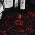 Paño de Adivinación "Sol Místico" Negro y Rojo – Tapete para Péndulo y Altar Ancient Witch - Imagen 2