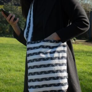 Bolso Tote "Atlas Nómada" – Bolsa de Hombro Jacquard a Rayas (40x35 cm) - Imagen 5