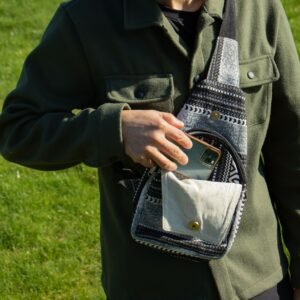 Mochila Cruzada "Caravana Urbana" – Bolso Bandolera Jacquard Monocromo (40x20 cm) - Imagen 7