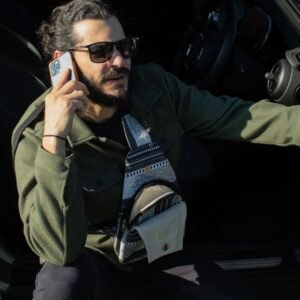 Mochila Cruzada "Caravana Urbana" – Bolso Bandolera Jacquard Monocromo (40x20 cm) - Imagen 6